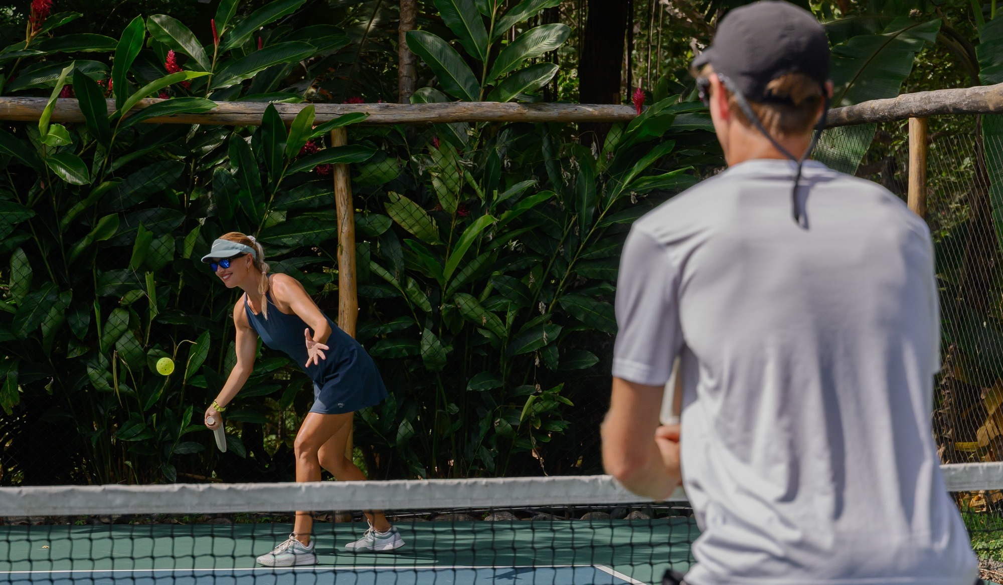 Pareja jugando Tennis