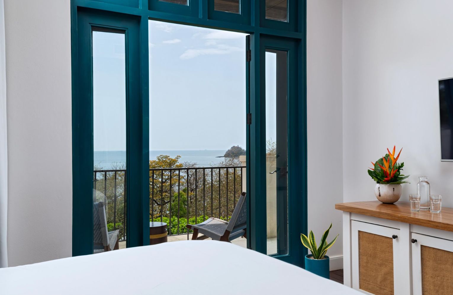 How to Get to Santarena Hotel: Direct Flights, Transfers & Easy Arrivals